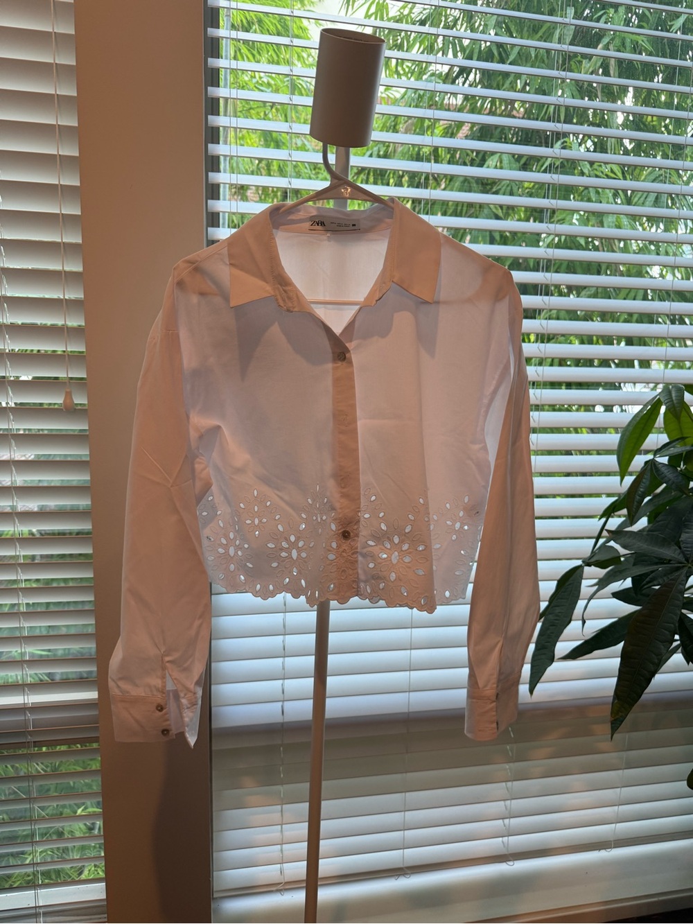 Zara White Eyelet Hem Cropped Button-Down Shirt